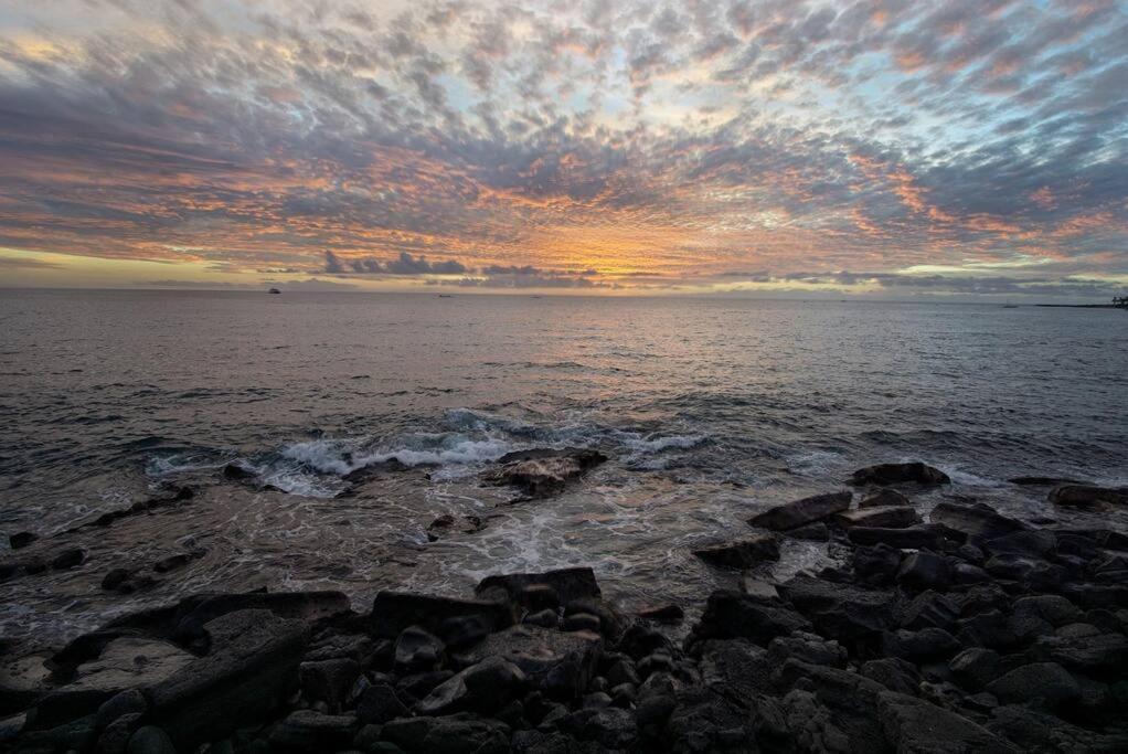 Classic Hawaiian Oceanfront Condo With Top Location - Hale Kona Kai 413 By Casago Kona Kailua-Kona Exterior photo