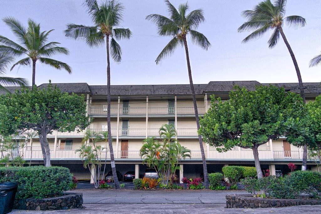 Classic Hawaiian Oceanfront Condo With Top Location - Hale Kona Kai 413 By Casago Kona Kailua-Kona Exterior photo