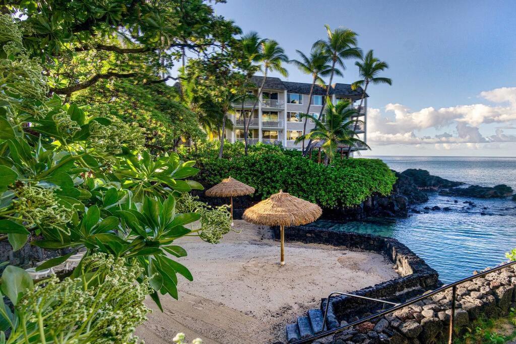 Classic Hawaiian Oceanfront Condo With Top Location - Hale Kona Kai 413 By Casago Kona Kailua-Kona Exterior photo