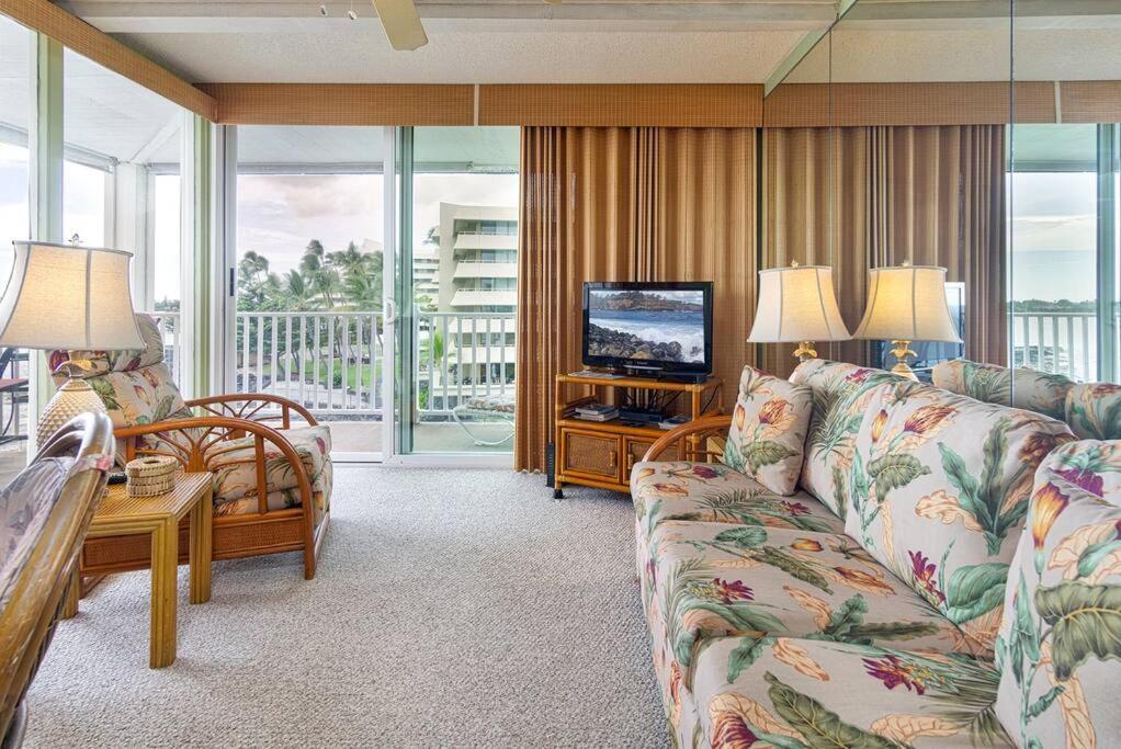 Classic Hawaiian Oceanfront Condo With Top Location - Hale Kona Kai 413 By Casago Kona Kailua-Kona Exterior photo