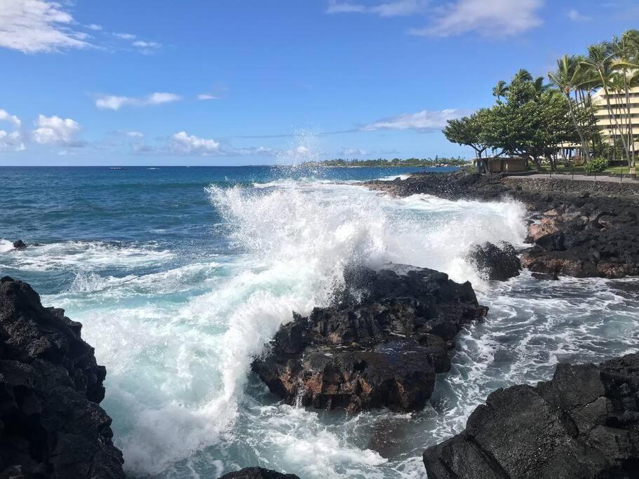 Classic Hawaiian Oceanfront Condo With Top Location - Hale Kona Kai 413 By Casago Kona Kailua-Kona Exterior photo