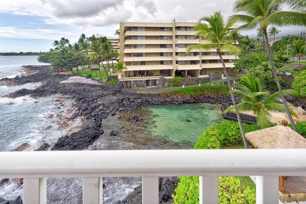 Classic Hawaiian Oceanfront Condo With Top Location - Hale Kona Kai 413 By Casago Kona Kailua-Kona Exterior photo