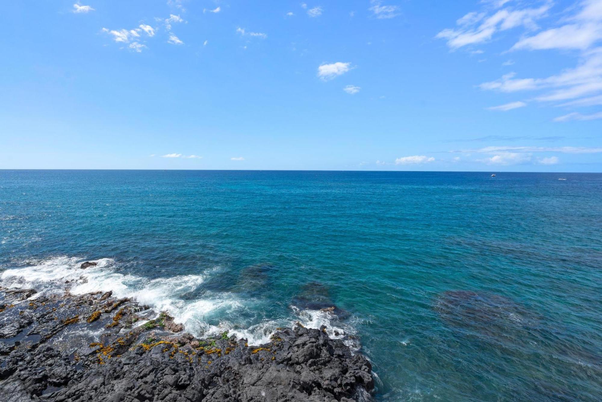 Classic Hawaiian Oceanfront Condo With Top Location - Hale Kona Kai 413 By Casago Kona Kailua-Kona Exterior photo