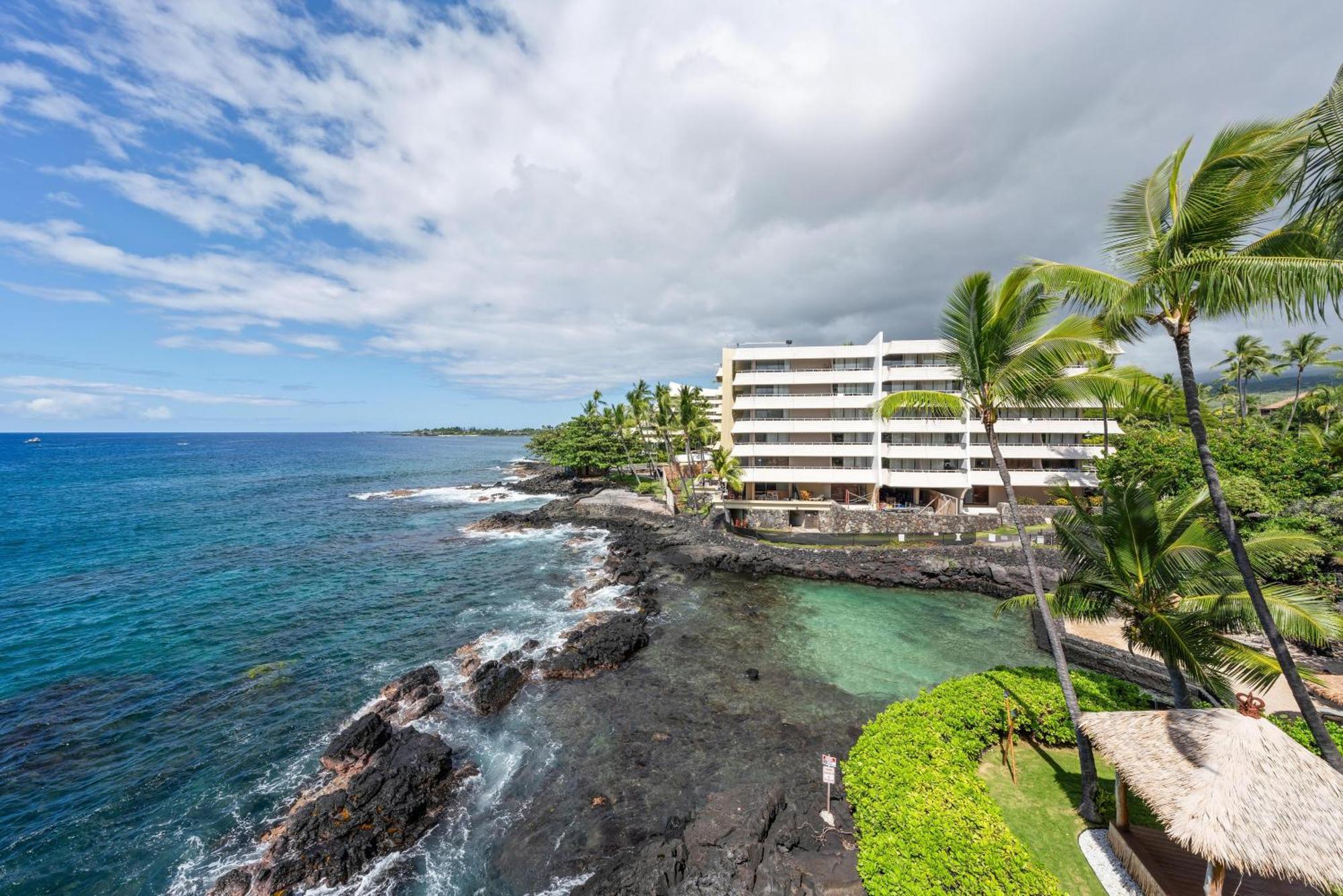 Classic Hawaiian Oceanfront Condo With Top Location - Hale Kona Kai 413 By Casago Kona Kailua-Kona Exterior photo