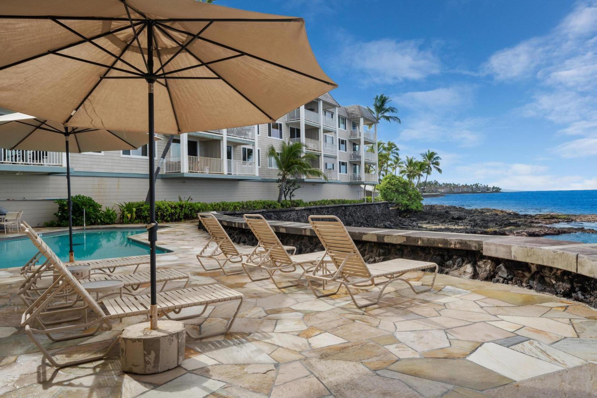 Classic Hawaiian Oceanfront Condo With Top Location - Hale Kona Kai 413 By Casago Kona Kailua-Kona Exterior photo