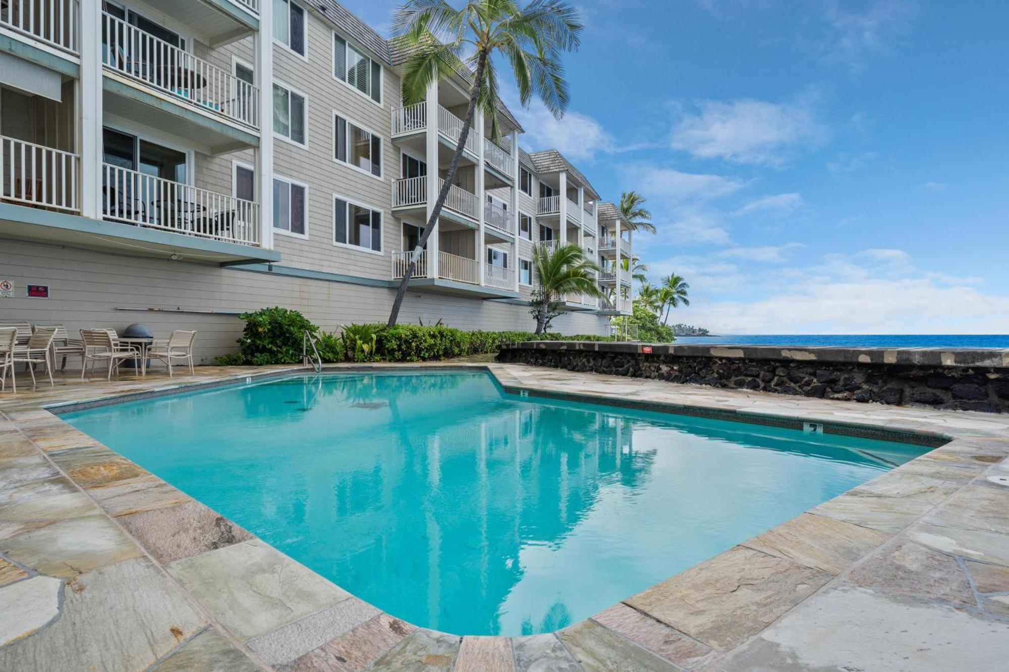 Classic Hawaiian Oceanfront Condo With Top Location - Hale Kona Kai 413 By Casago Kona Kailua-Kona Exterior photo