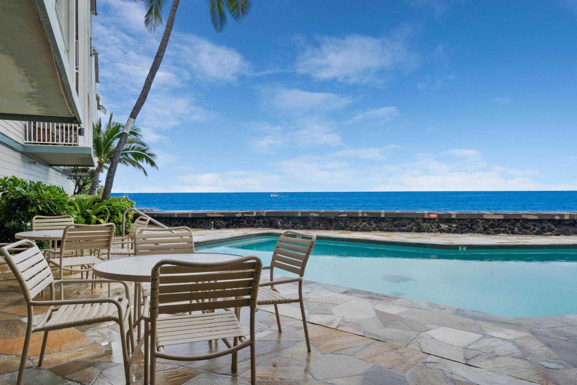 Classic Hawaiian Oceanfront Condo With Top Location - Hale Kona Kai 413 By Casago Kona Kailua-Kona Exterior photo