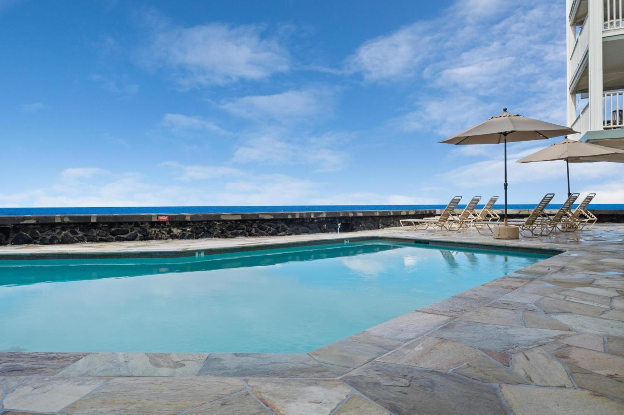 Classic Hawaiian Oceanfront Condo With Top Location - Hale Kona Kai 413 By Casago Kona Kailua-Kona Exterior photo