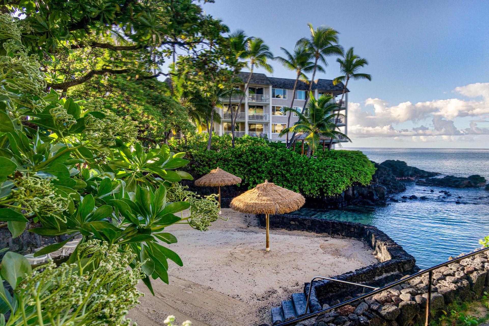 Classic Hawaiian Oceanfront Condo With Top Location - Hale Kona Kai 413 By Casago Kona Kailua-Kona Exterior photo